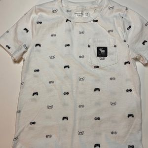 White Abercrombie video game controls